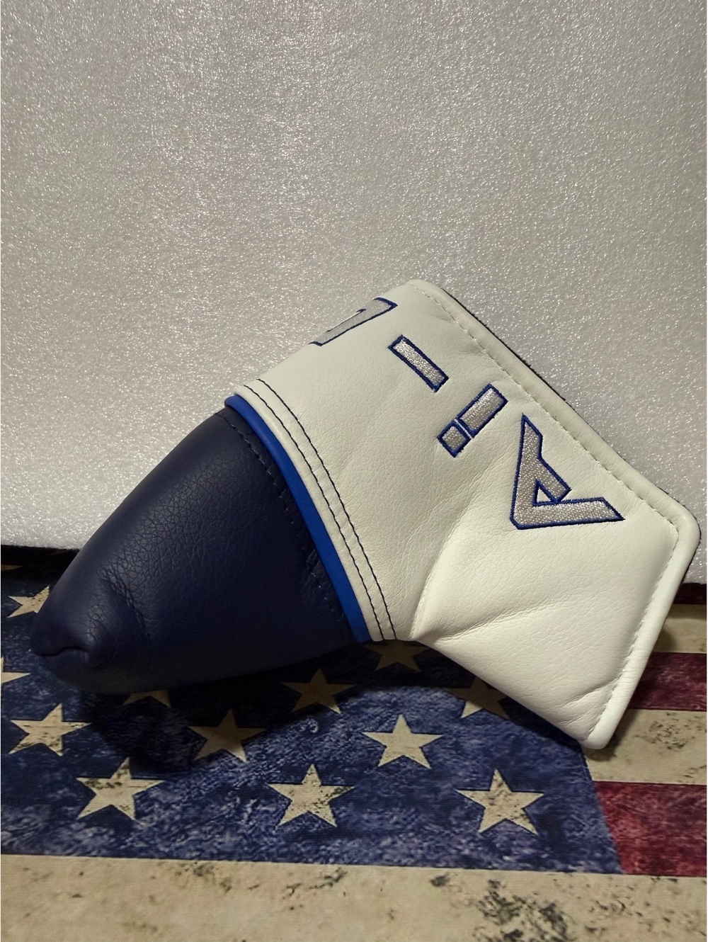Odyssey Ai-ONE Blade Putter Headcover White Blue Magnetic Golf Club Cover
